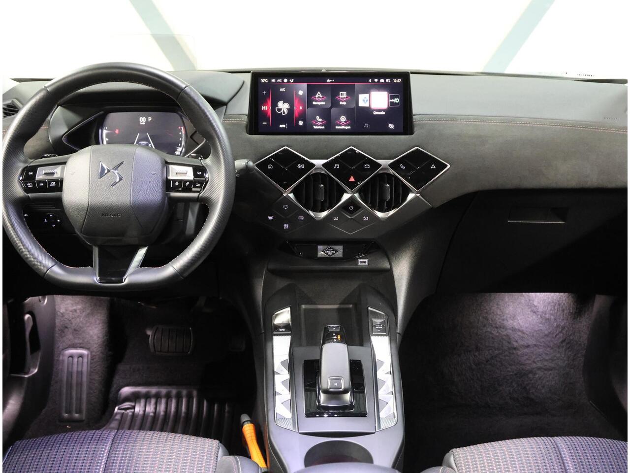 DS DS 3 1.2 130PK Performance Line | AUTOMAAT | AppleCarPlay/AndroidAuto | Navigatie | Climate Control | Adaptief Cruise Control | 360'Camera | Alcantara | Keyless | Head-Up Display | Privacy Glass | Isofix |