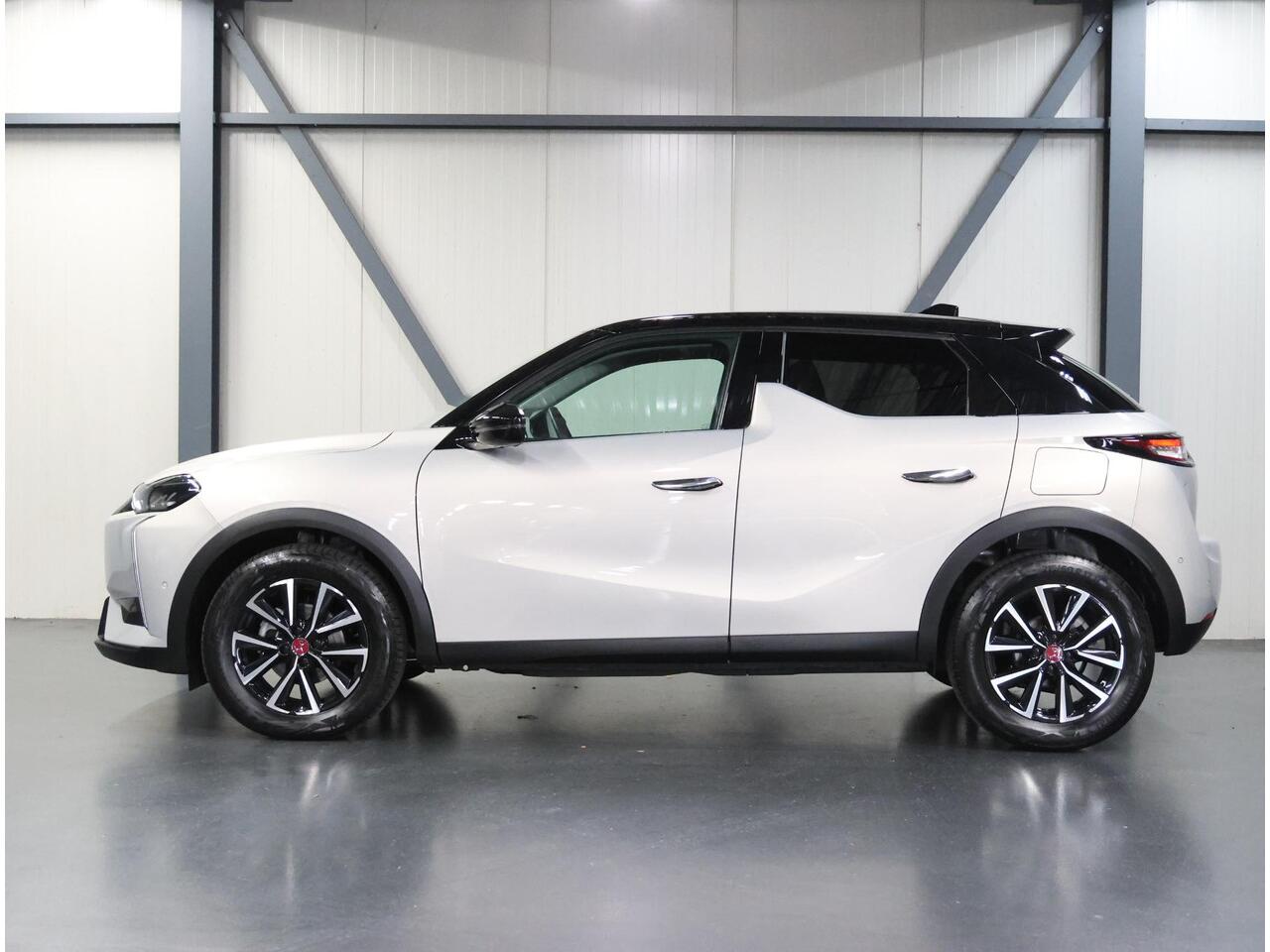DS DS 3 1.2 130PK Performance Line | AUTOMAAT | AppleCarPlay/AndroidAuto | Navigatie | Climate Control | Adaptief Cruise Control | 360'Camera | Alcantara | Keyless | Head-Up Display | Privacy Glass | Isofix |