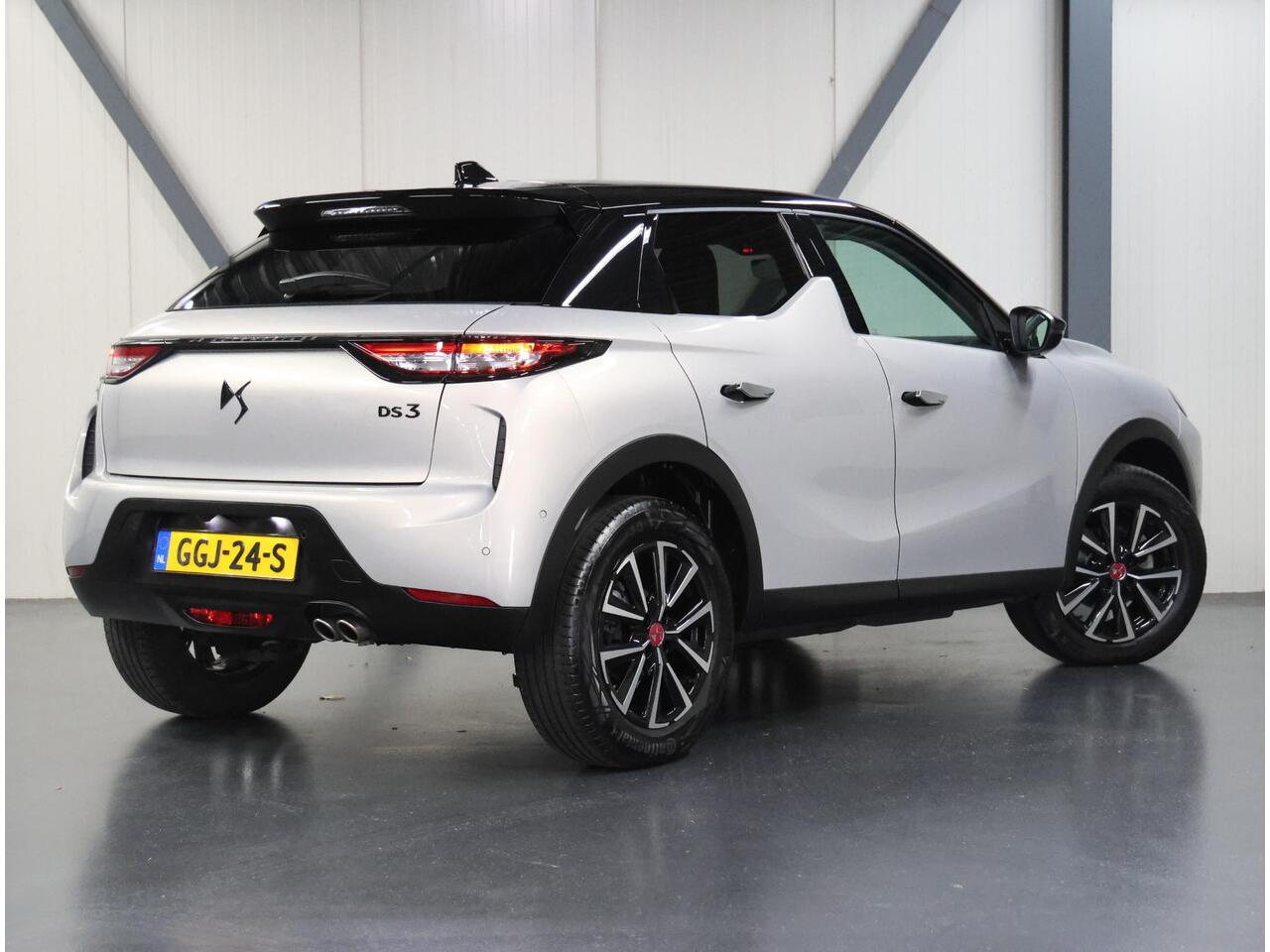 DS DS 3 1.2 130PK Performance Line | AUTOMAAT | AppleCarPlay/AndroidAuto | Navigatie | Climate Control | Adaptief Cruise Control | 360'Camera | Alcantara | Keyless | Head-Up Display | Privacy Glass | Isofix |