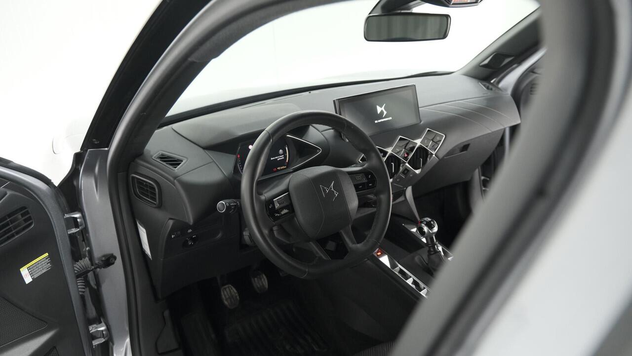 DS DS 3 CROSSBACK PureTech 100 Montmartre | Parkeersensoren | Apple Carplay | Allseason Banden | Navigatie | Climate Control