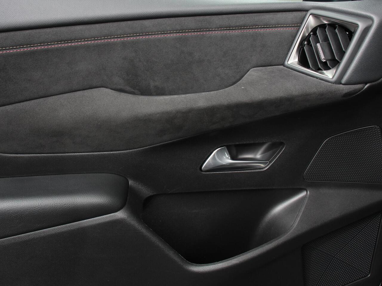 DS DS 3 CROSSBACK 1.2 PureTech 130 PK Automaat Performance Line | Climate Control | Parkeer sensoren Achter | Lichtmetalen velgen