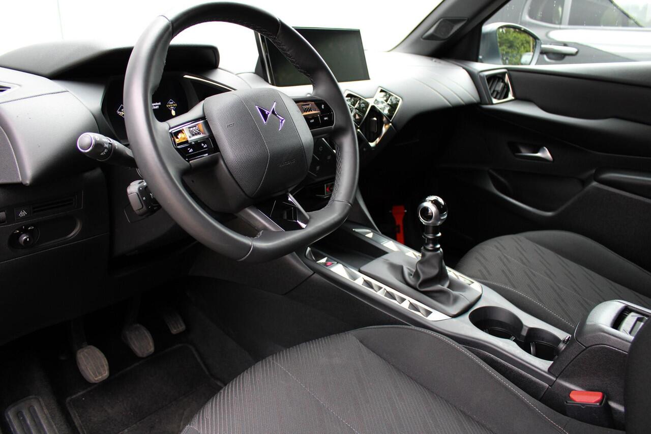 DS DS 3 CROSSBACK 1.2 PureTech 100pk Montmartre | Navigatie | Parkeersensoren | Cruise control | Carplay | Climate control