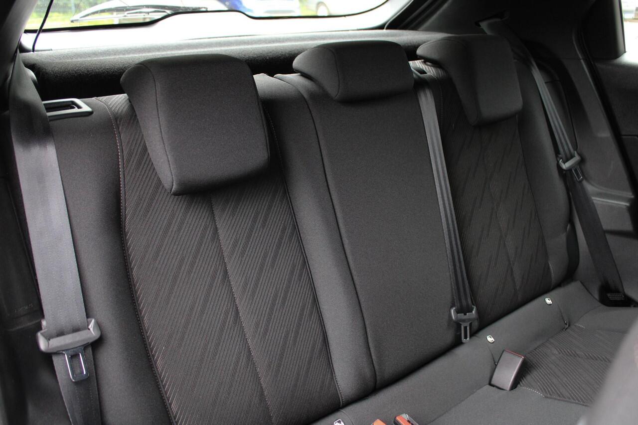 DS DS 3 CROSSBACK 1.2 PureTech 100pk Montmartre | Navigatie | Parkeersensoren | Cruise control | Carplay | Climate control