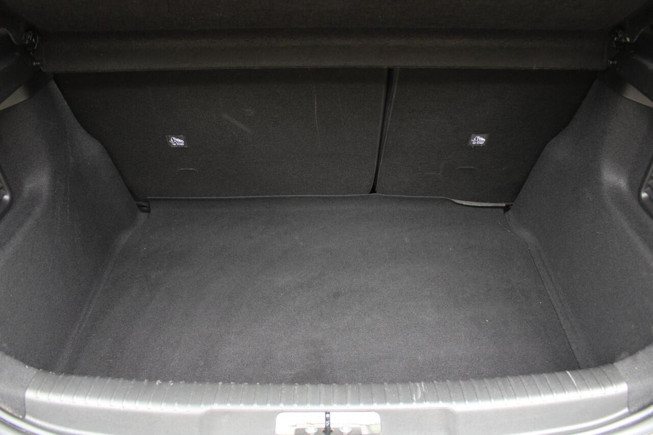 DS DS 3 CROSSBACK 1.2 PureTech 100pk Montmartre | Navigatie | Parkeersensoren | Cruise control | Carplay | Climate control