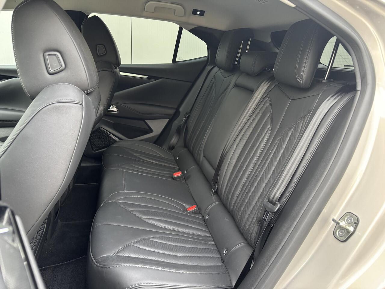 DS DS 4 Rivoli+ e-Tense Hybrid 225pk PHEV e-EAT8 | FOCAL HIFI | HANDSFREE A.KLEP | 360° CAMERA | NAPPA LEDER | STOELMASSAGE | STOELKOELING+VERW. | TWO-TONE