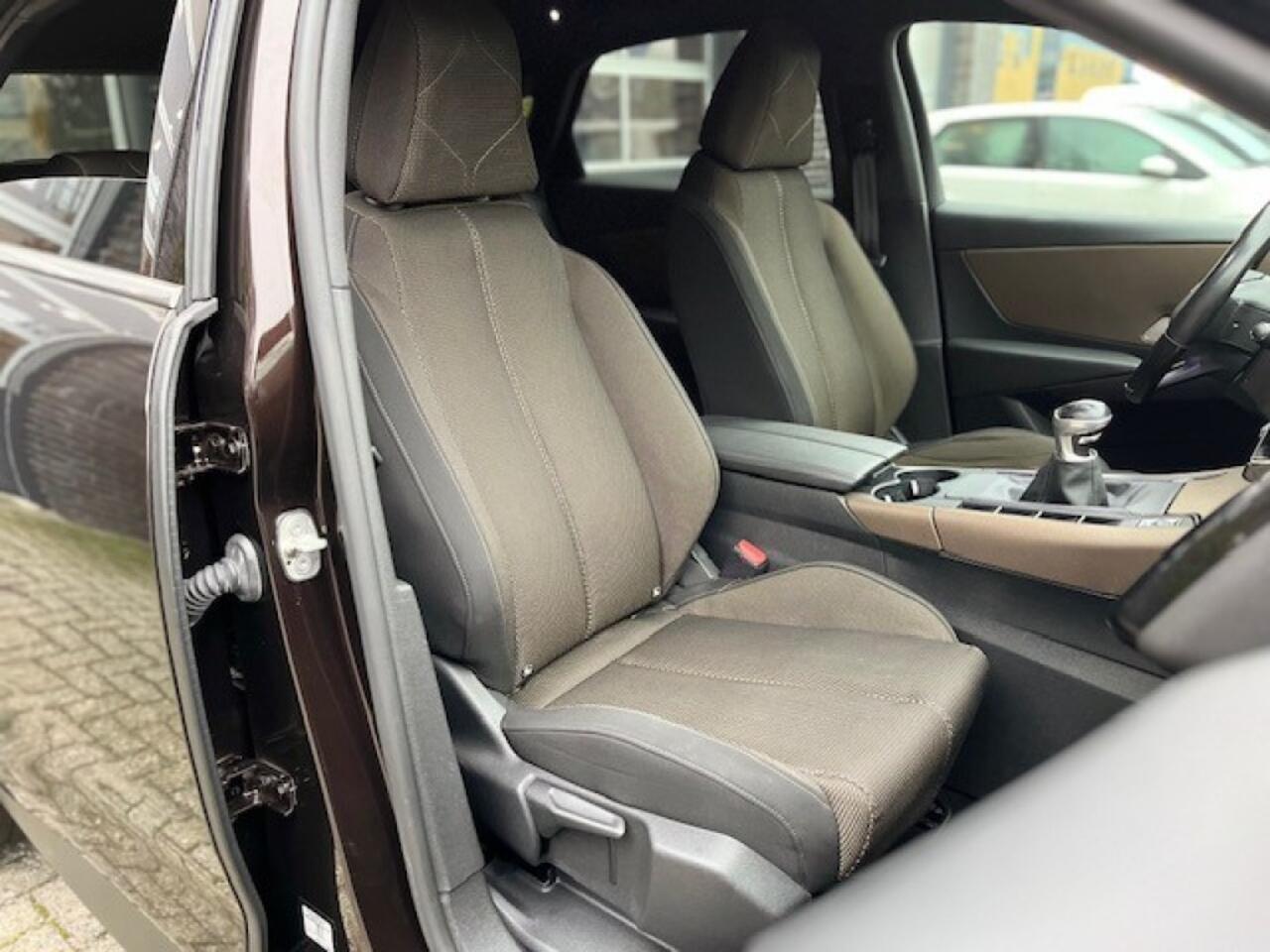 DS DS 7 Crossback 1.2 BUSINESSLINE 130PK - NAVI - LED VISION - TREKH. - 18 INCH