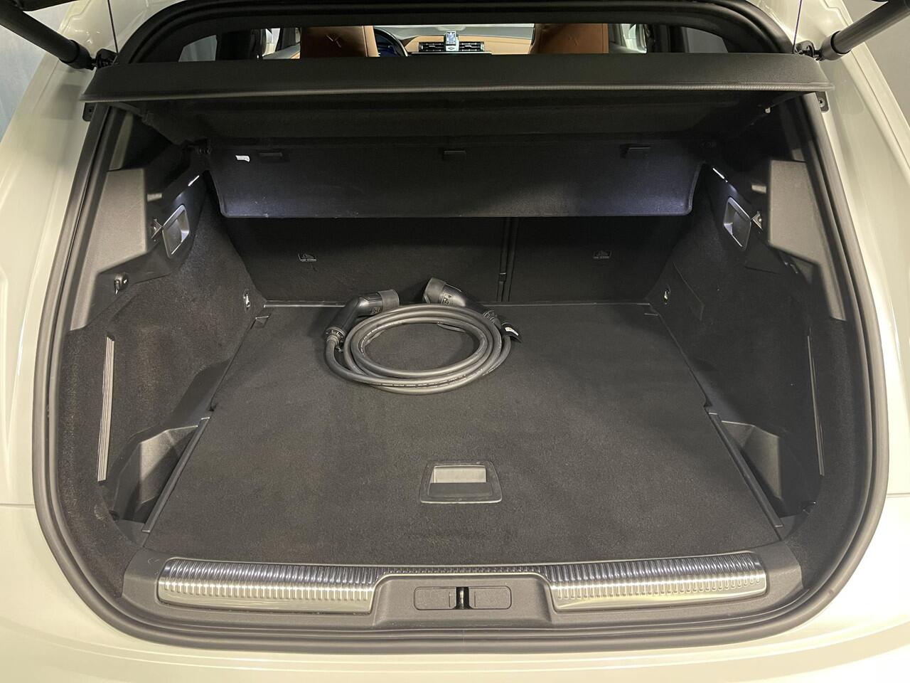 DS DS 7 Crossback E-Tense 4x4 Grand Chic 20"/Trekhaak/Panoramadak/Leder Opera/Night VISION/Stoelverwarming/Stoelventilatie/Voorruitverwarming/LED Vision/HiFi FOCAL/Adaptieve cruise