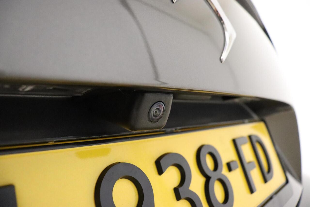 DS DS 7 Crossback 1.2 PureTech Performance Line 130 PK | Handgeschakeld | Alcantara bekleding | Camera | Parkeersensor | Navigatie | Cruise Control | Licht metalen velgen | 1e eigenaar