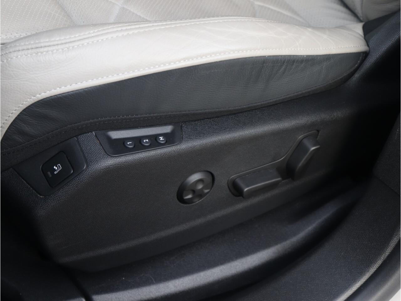 DS DS 7 Crossback E-Tense 4x4 300 PK Be Chic Rivoli | Pano | Leder | Focal | Memor