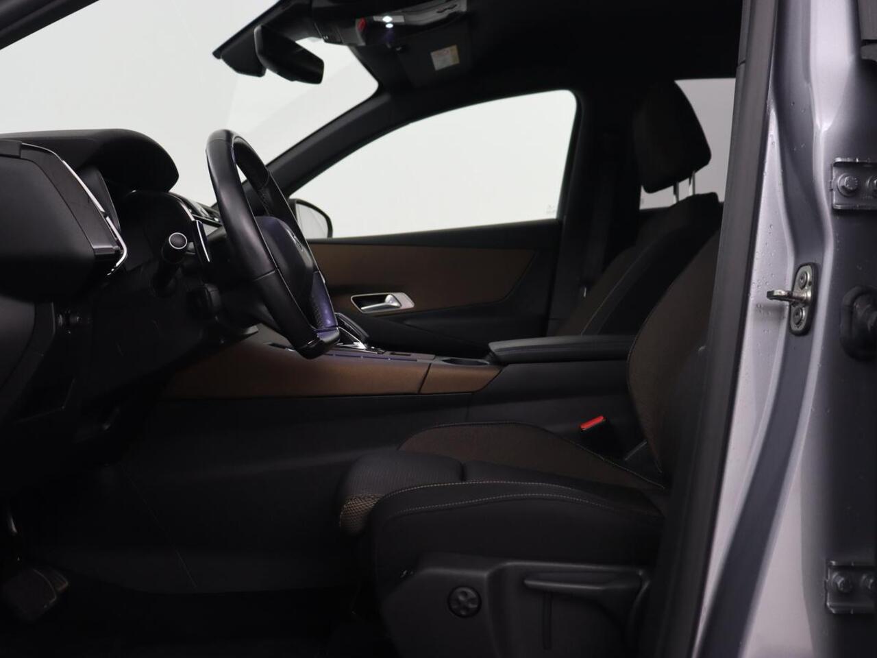 DS DS 7 Crossback E-Tense Be Chic | Camera | Bi-Xenon | Carplay | Navigatie | 19'' | Digital Cockpit | Climate control | Parkeerhulp | Cruise control | PHEV | Plug In