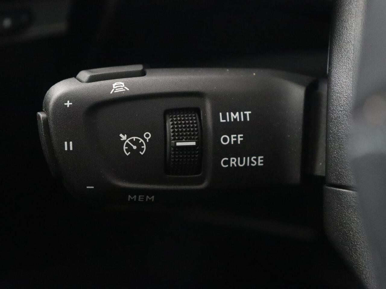 DS DS 7 Crossback E-Tense Performance Line | Stoelverwarming | Adaptive cruise | Alcantara | Keyless | Full LED | Carplay | Navigatie | Memory | Digital Cockpit | Dodehoek detectie | DAB | Getint glas | PHEV | Plug In