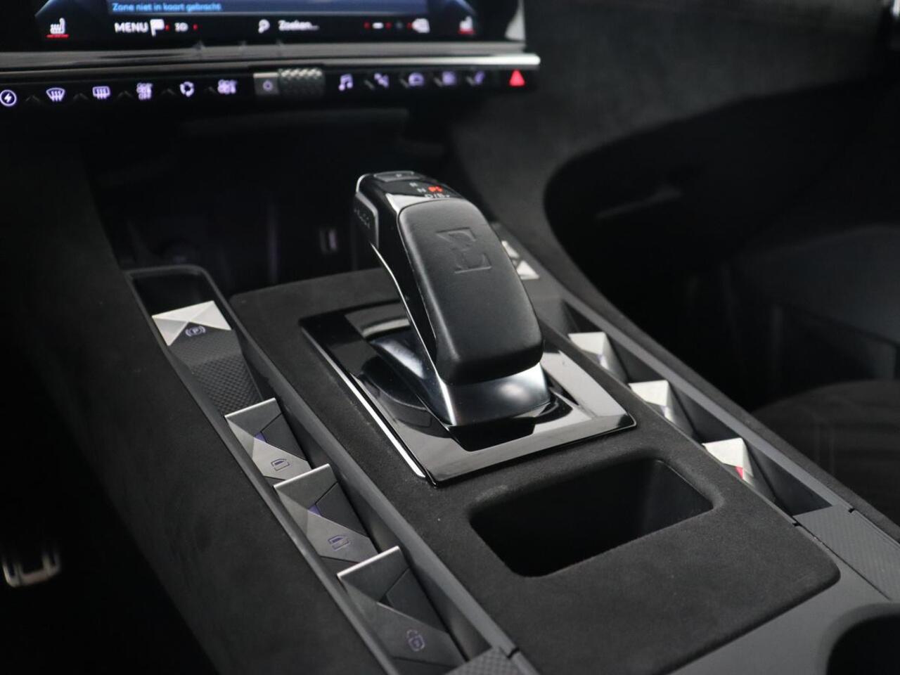 DS DS 7 Crossback E-Tense Performance Line | Stoelverwarming | Adaptive cruise | Alcantara | Keyless | Full LED | Carplay | Navigatie | Memory | Digital Cockpit | Dodehoek detectie | DAB | Getint glas | PHEV | Plug In