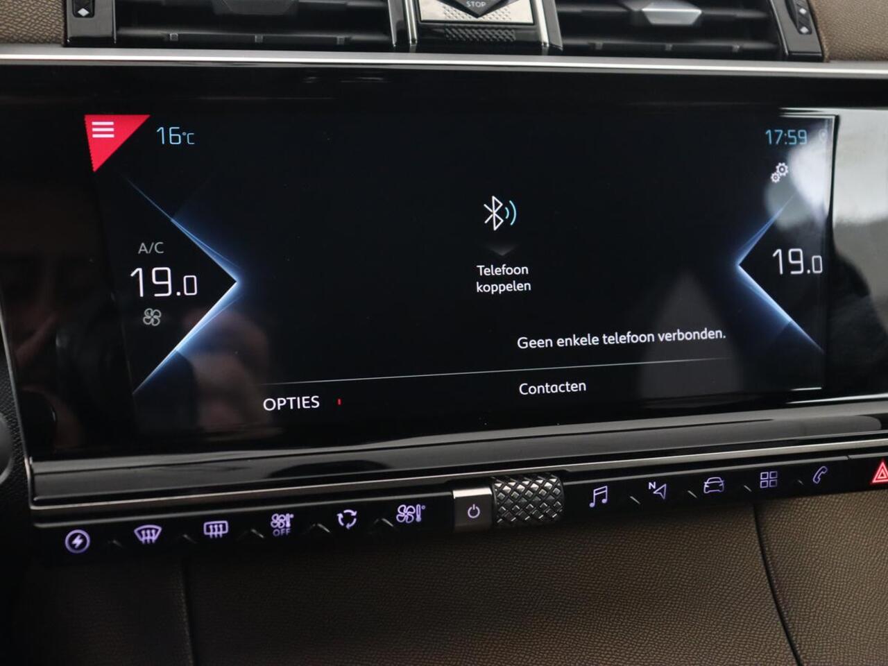 DS DS 7 Crossback E-Tense Be Chic | Camera | Bi-Xenon | Carplay | Navigatie | 19'' | Digital Cockpit | Climate control | Parkeerhulp | Cruise control | PHEV | Plug In