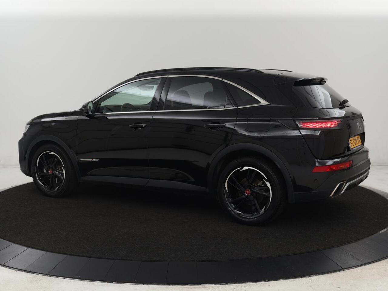 DS DS 7 Crossback E-Tense Performance Line 225 | SOH 90% | Stoelverwarming | Adaptive cruise | Alcantara | Keyless | Full LED | Carplay | Navigatie | Memory | Digital Cockpit | Dodehoek detectie | DAB | Getint glas | PHEV | Plug In