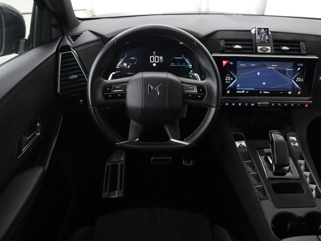 DS DS 7 Crossback E-Tense Performance Line 225 | SOH 90% | Stoelverwarming | Adaptive cruise | Alcantara | Keyless | Full LED | Carplay | Navigatie | Memory | Digital Cockpit | Dodehoek detectie | DAB | Getint glas | PHEV | Plug In