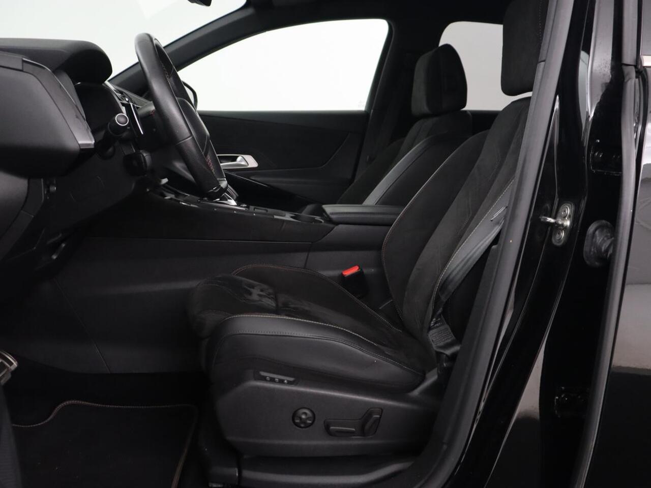 DS DS 7 Crossback E-Tense Performance Line 225 | SOH 90% | Stoelverwarming | Adaptive cruise | Alcantara | Keyless | Full LED | Carplay | Navigatie | Memory | Digital Cockpit | Dodehoek detectie | DAB | Getint glas | PHEV | Plug In