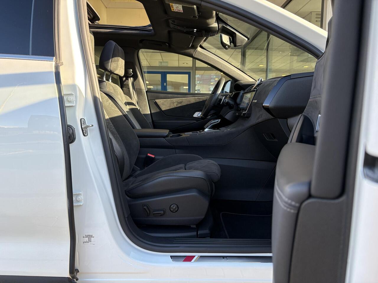 DS DS 7 Crossback E-Tense 4x4 Performance Line+ 300pk | Panoramadak | Stoelverwarming | Elektrisch Verstelbare Memory Seats | Camera |