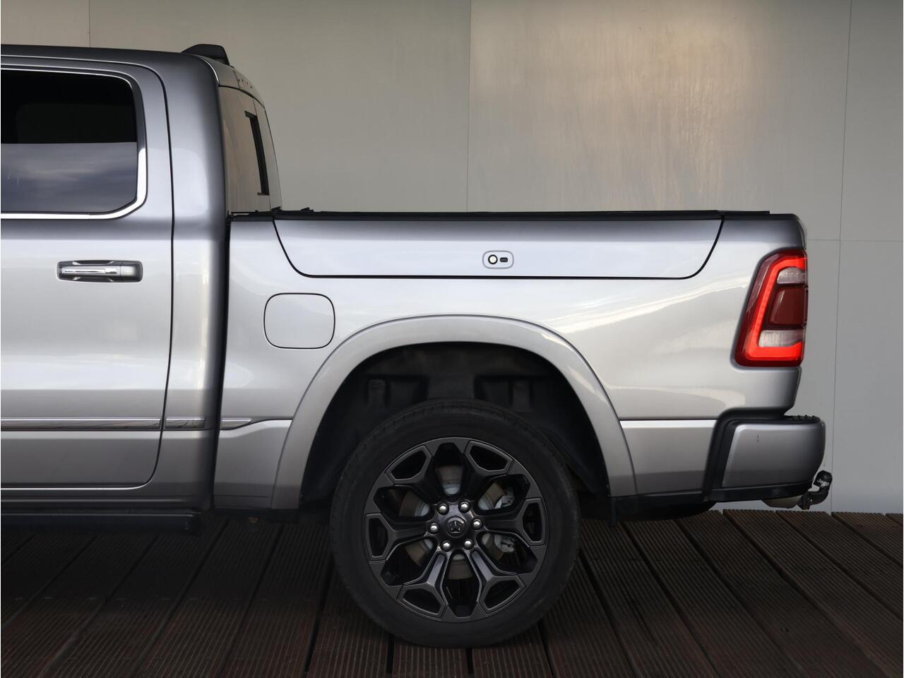Dodge 1500 Ram 5.7 V8 4x4 Crew Cab Limited | Luchtvering | Rambox | LPG | Groot Navi