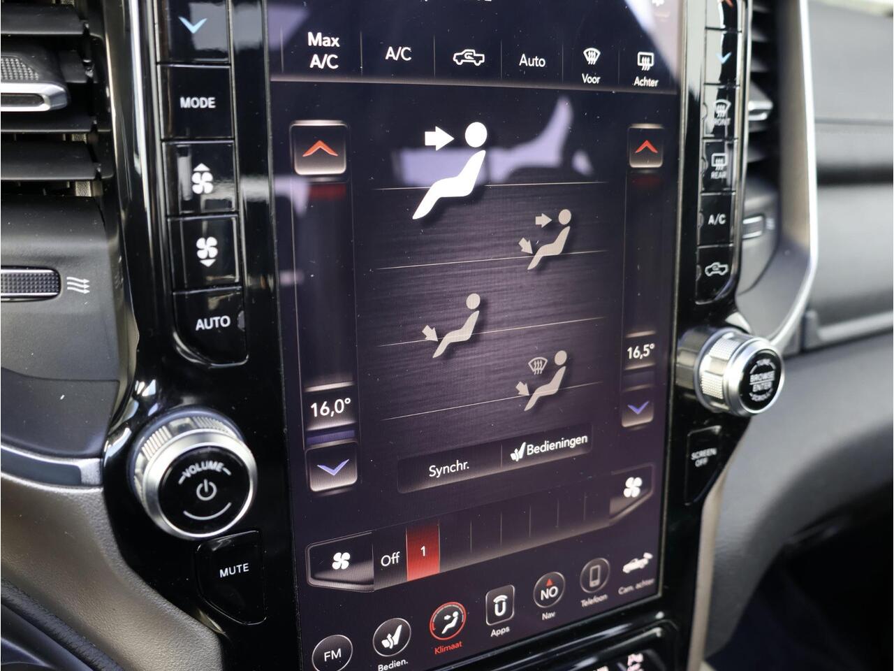 Dodge 1500 Ram 5.7 V8 4x4 Crew Cab Laramie Night | Panoramadak | Luchtvering | Groot Navigatie | Elektrisch Sidebars |