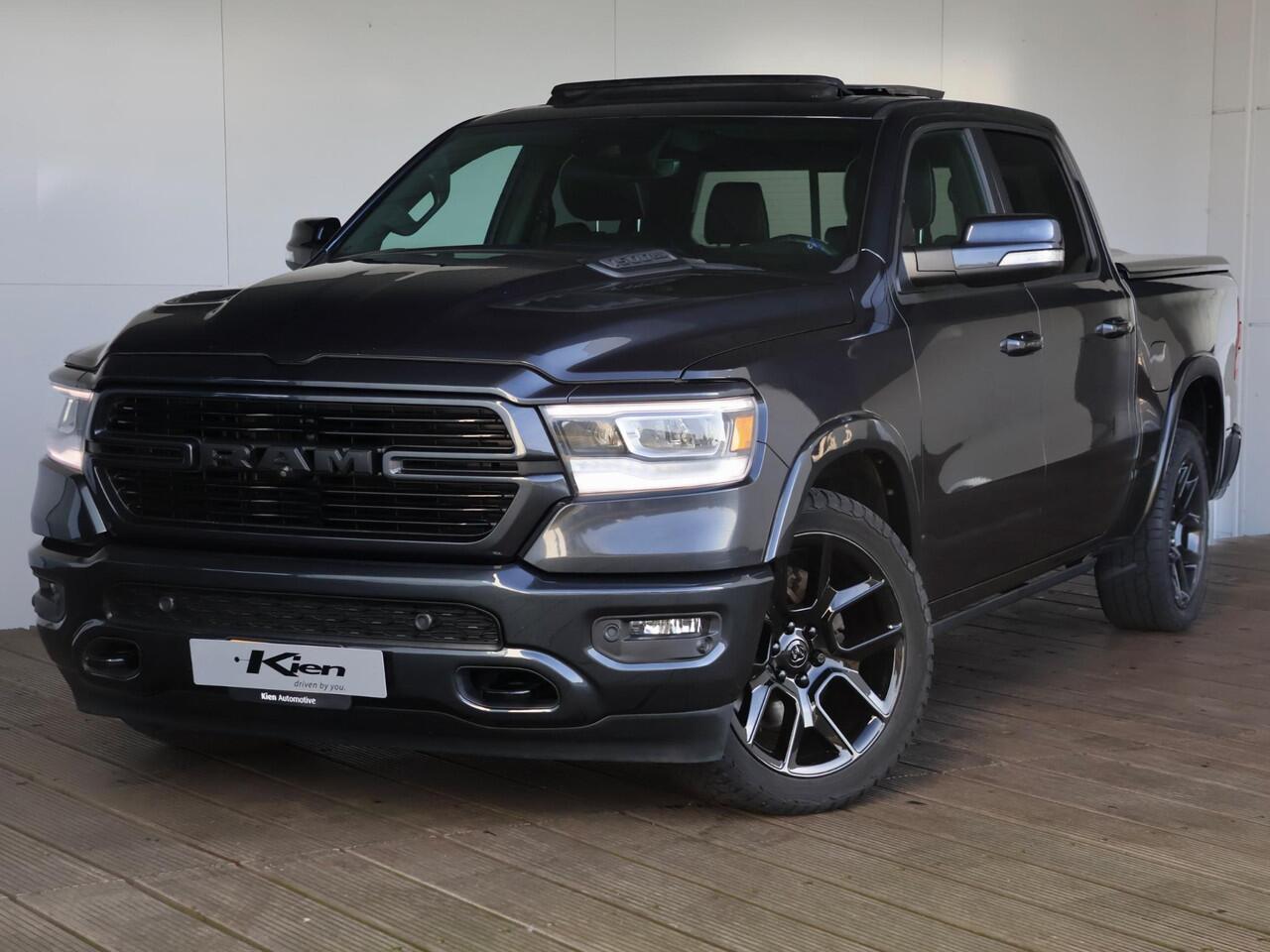 Dodge 1500 Ram 5.7 V8 4x4 Crew Cab Laramie Night | Panoramadak | Luchtvering | Groot Navigatie | Elektrisch Sidebars |