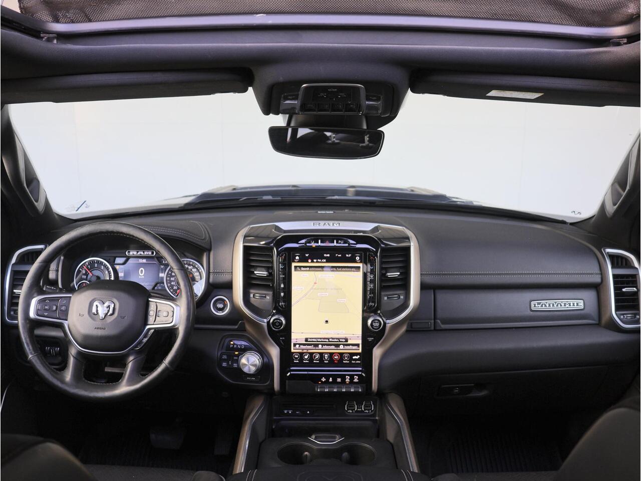 Dodge 1500 Ram 5.7 V8 4x4 Crew Cab Laramie Night | Panoramadak | Luchtvering | Groot Navigatie | Elektrisch Sidebars |