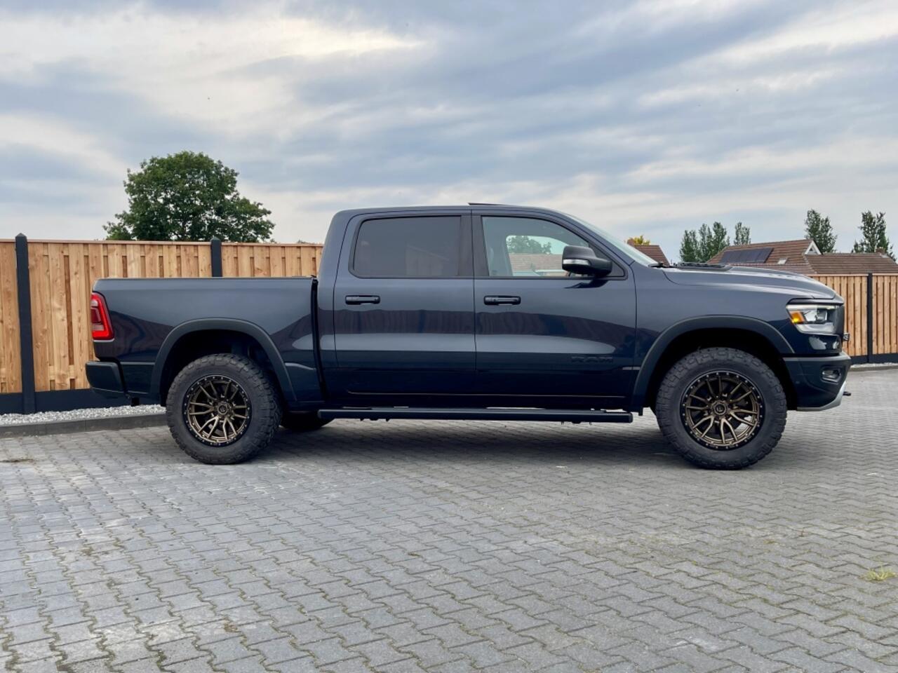 Dodge 1500 RAM REBEL 5.7 HEMI V8 1 EIG PANO MINI TRX!