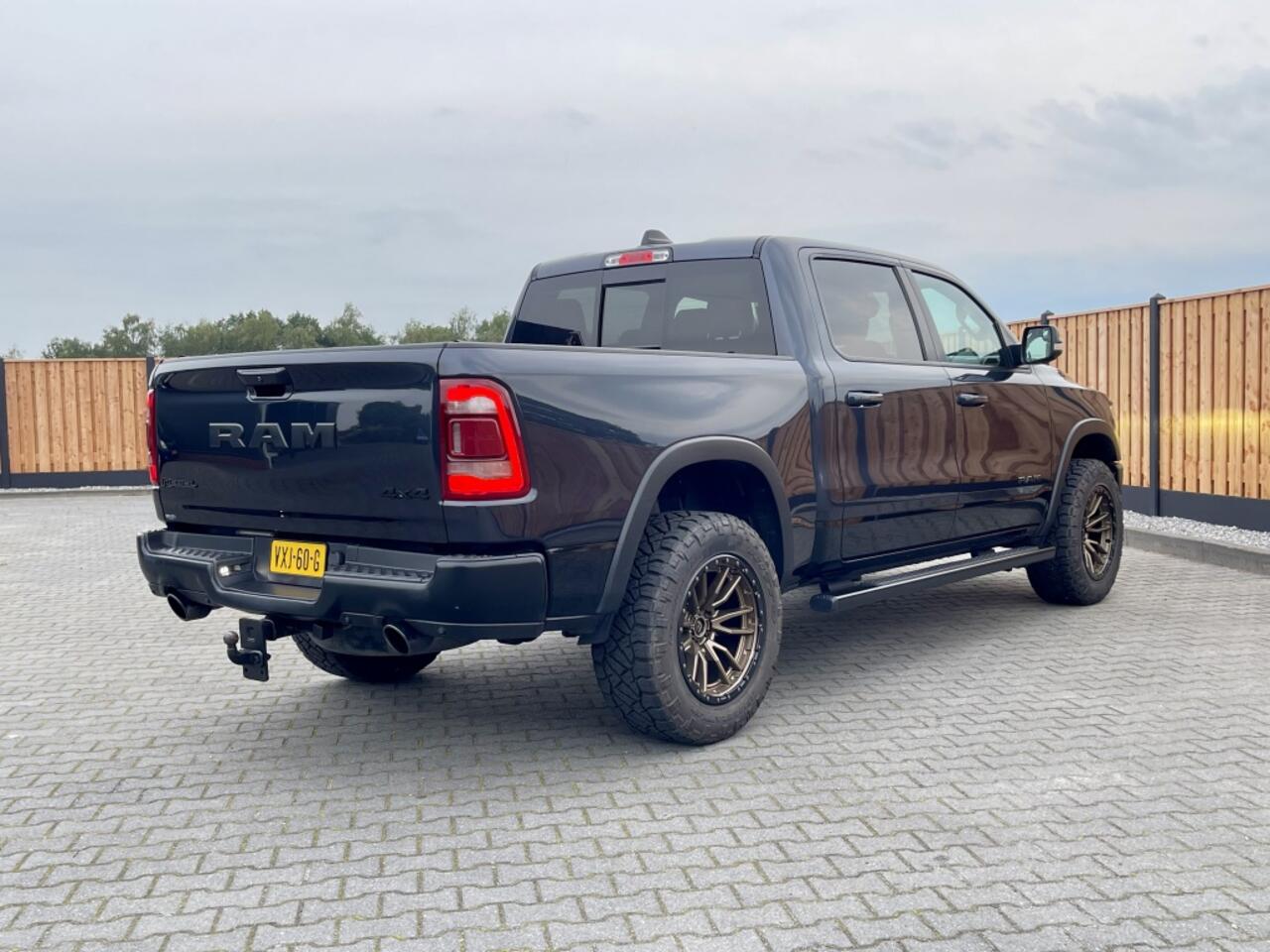 Dodge 1500 RAM REBEL 5.7 HEMI V8 1 EIG PANO MINI TRX!