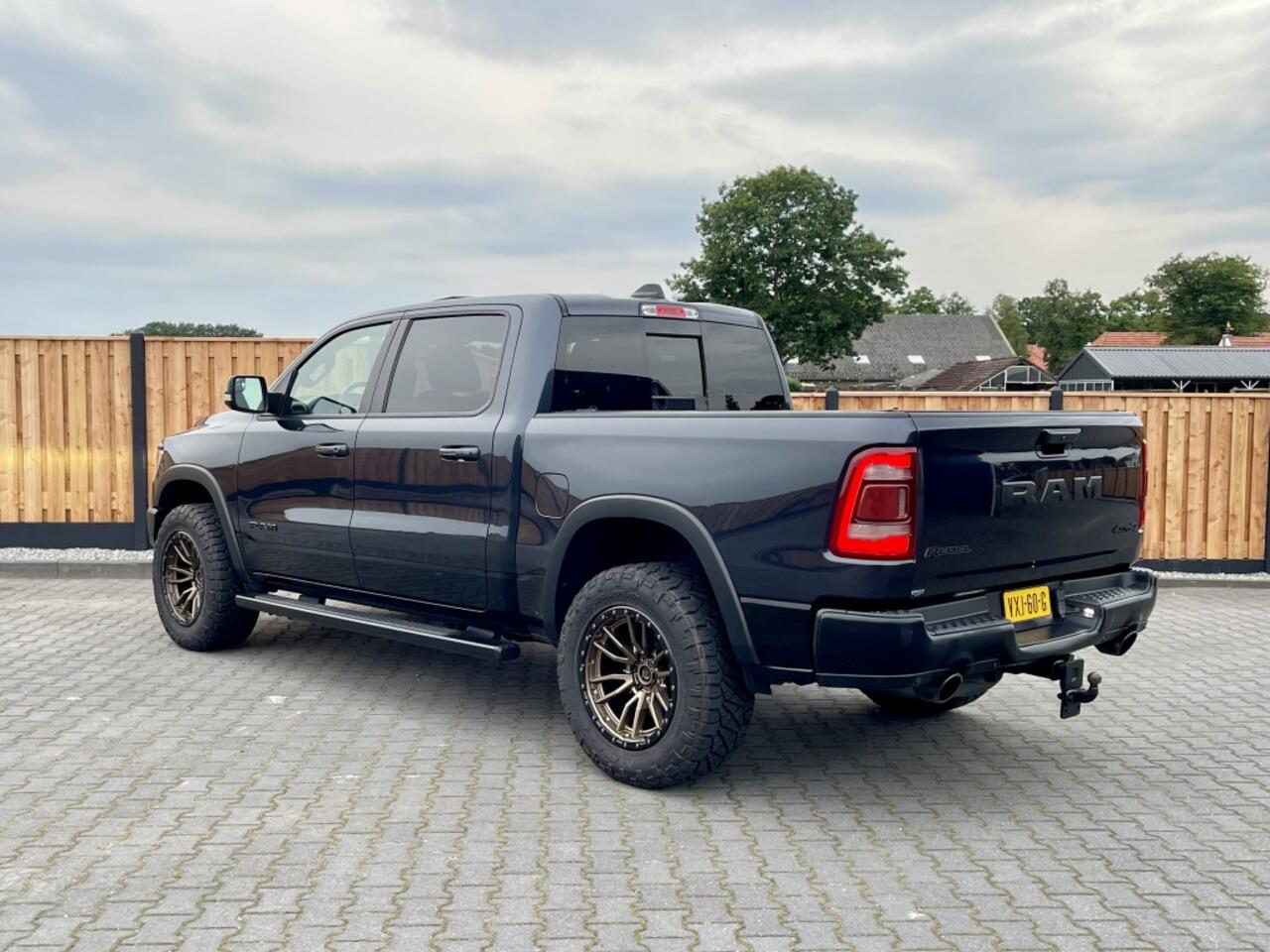 Dodge 1500 RAM REBEL 5.7 HEMI V8 1 EIG PANO MINI TRX!