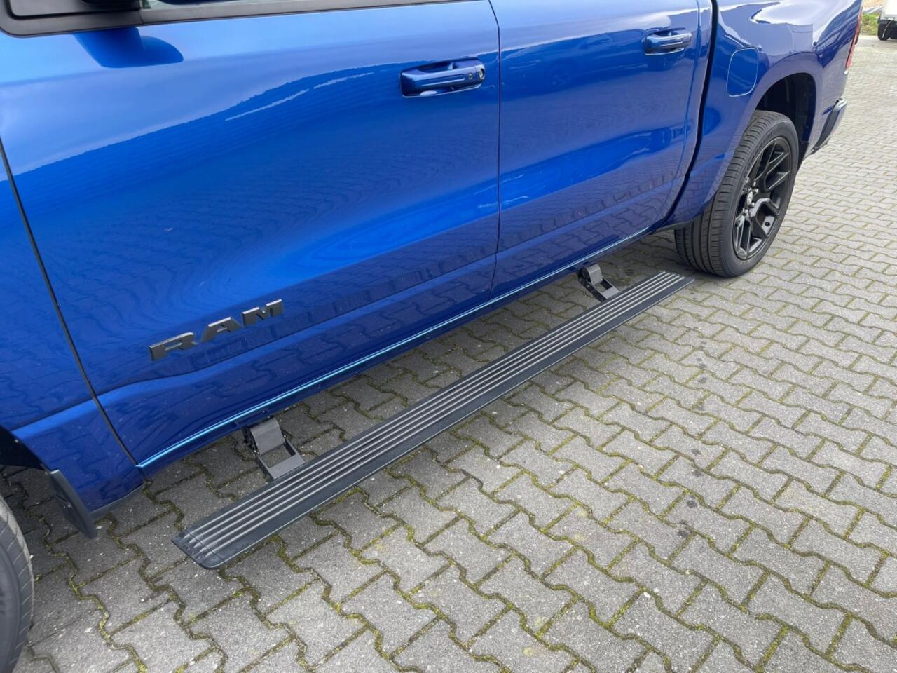 Dodge 1500 RAM 5.7 V8 4X4 SPORT NIGHT! 360CAM STEPS