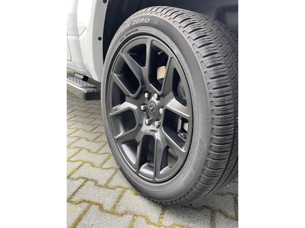 Dodge 1500 RAM LARAMIE/SPORT GROOT SCHERM NIGHT EDITION LPG