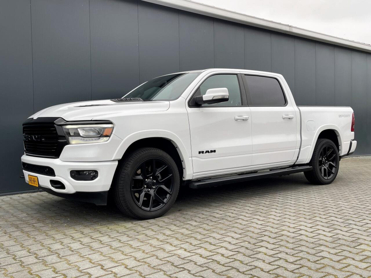 Dodge 1500 RAM LARAMIE/SPORT GROOT SCHERM NIGHT EDITION LPG