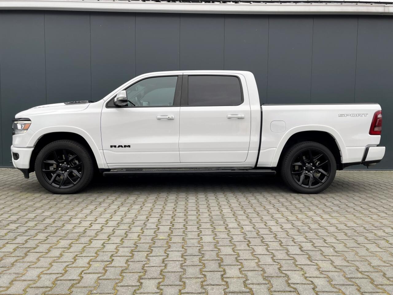 Dodge 1500 RAM LARAMIE/SPORT GROOT SCHERM NIGHT EDITION LPG