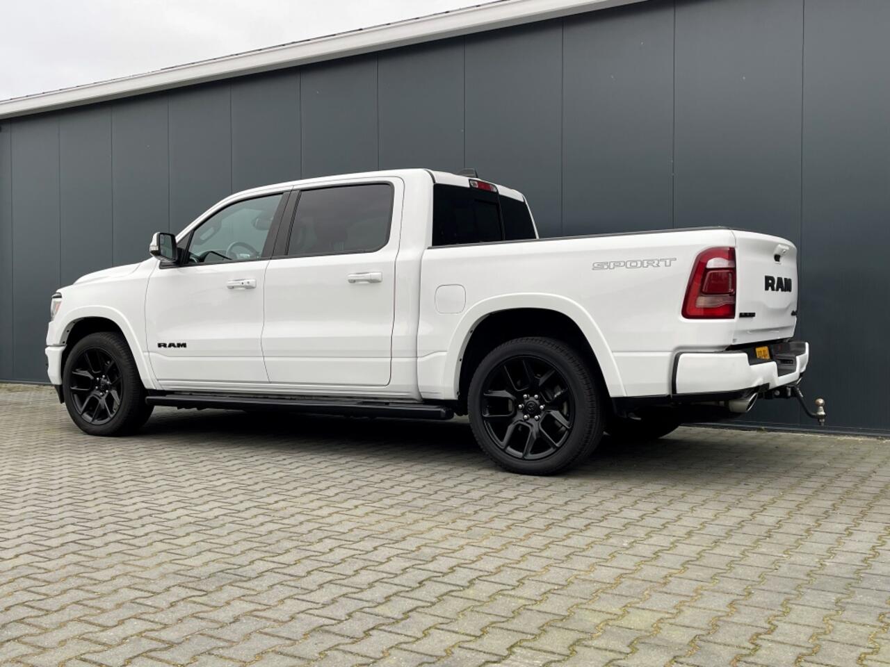 Dodge 1500 RAM LARAMIE/SPORT GROOT SCHERM NIGHT EDITION LPG
