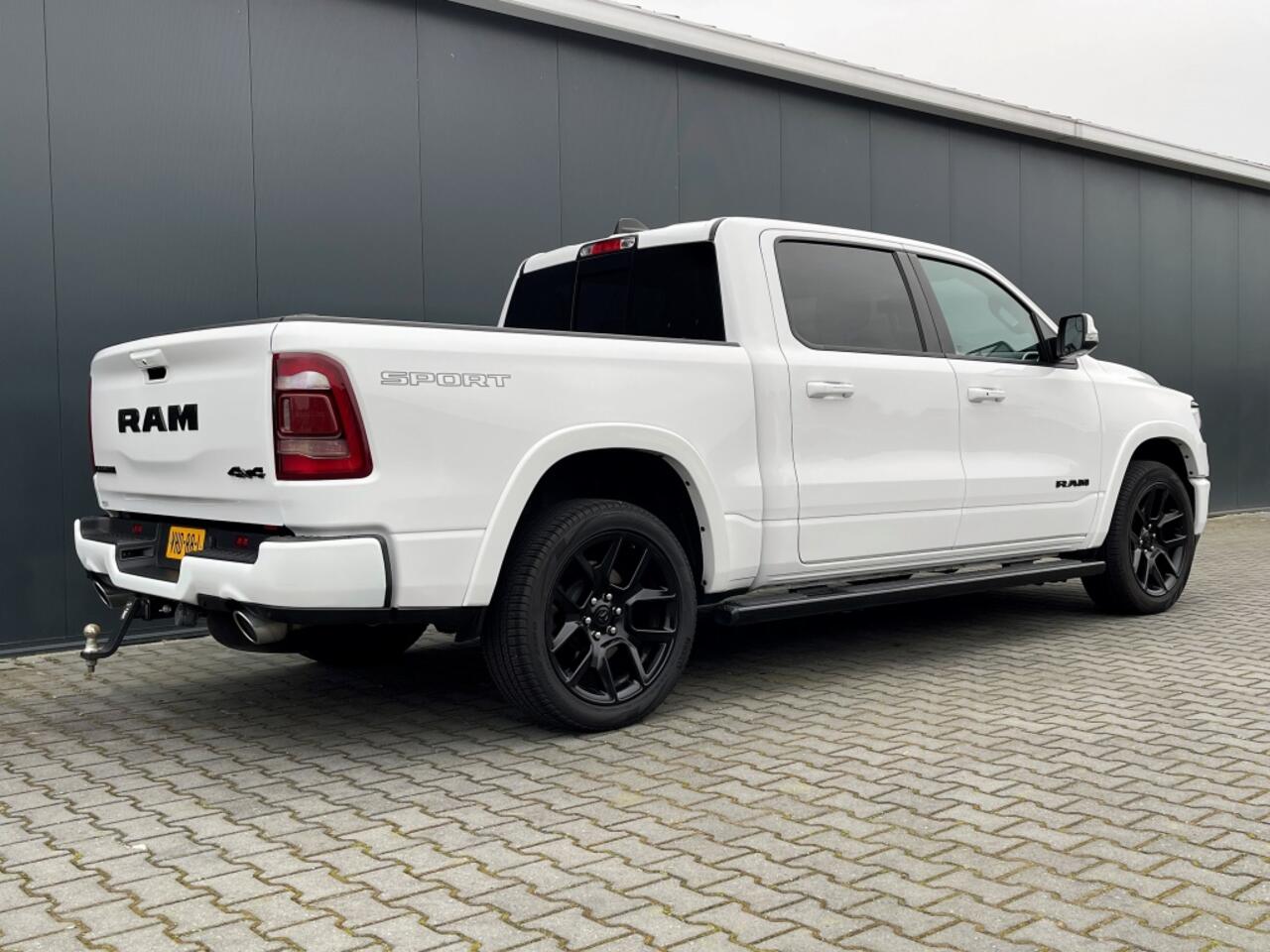 Dodge 1500 RAM LARAMIE/SPORT GROOT SCHERM NIGHT EDITION LPG