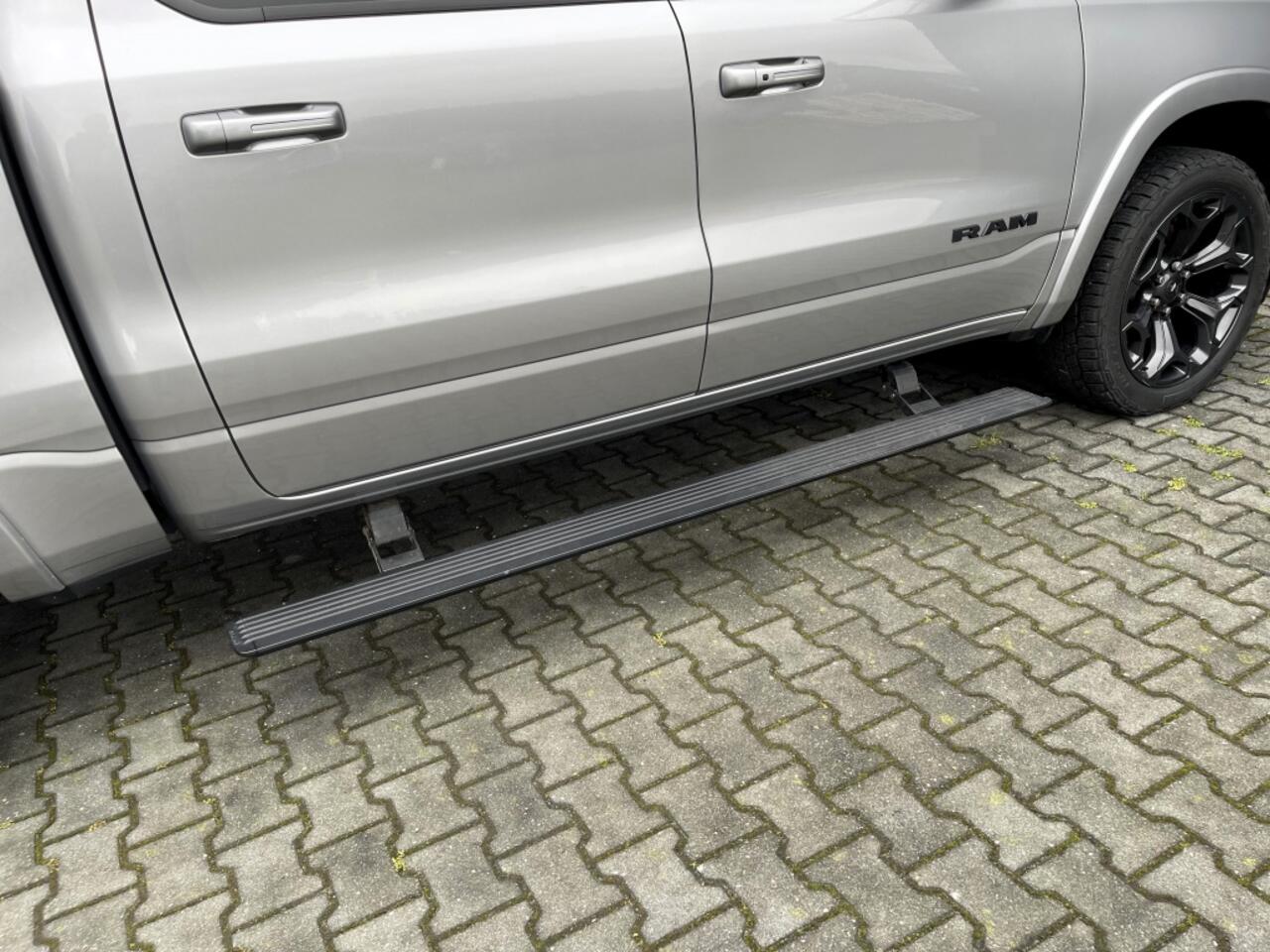 Dodge 1500 RAM HEMI V8 4x4 LARAMIE 360 PANO