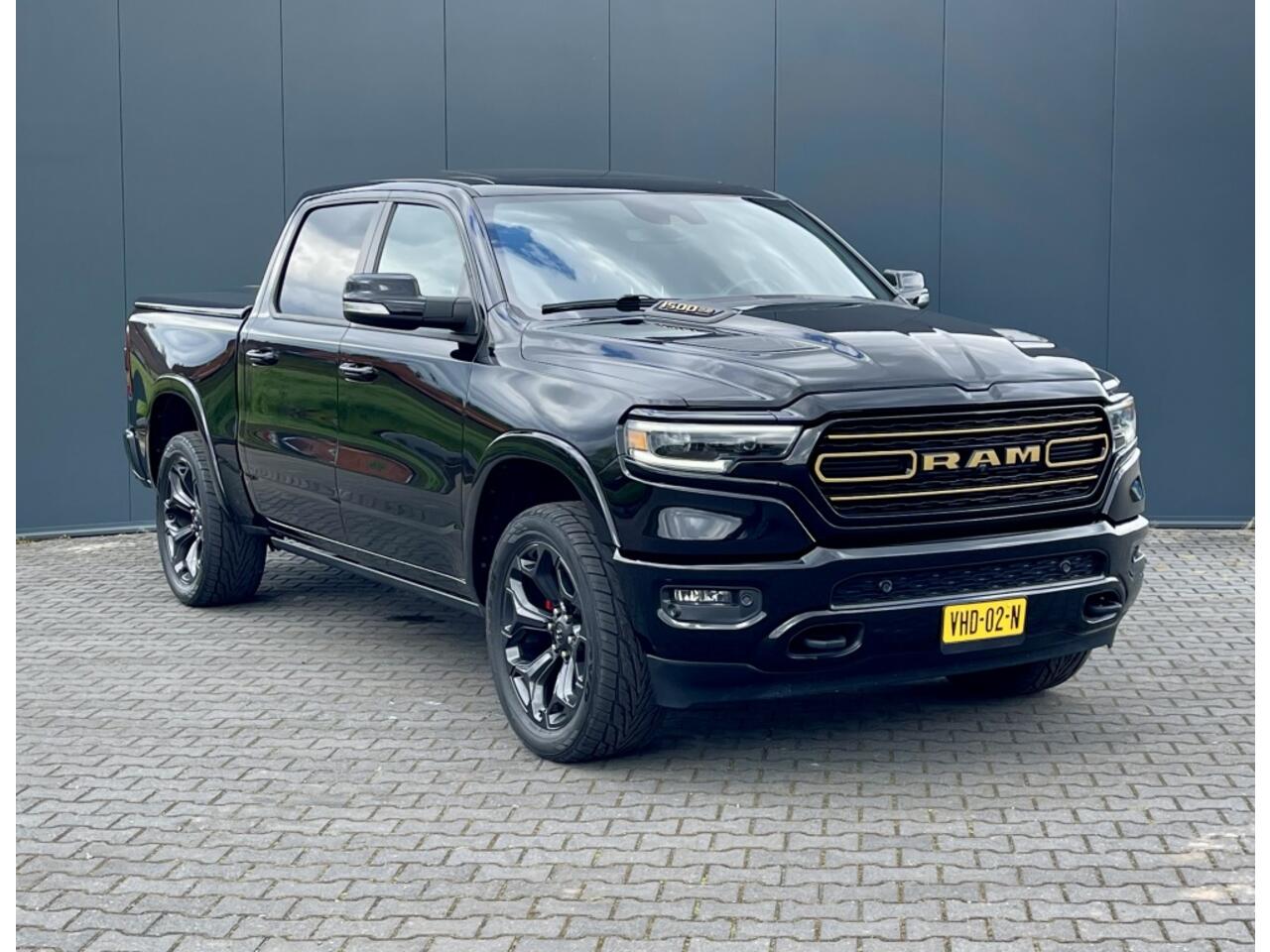Dodge 1500 RAM LIMITED NIGHT 5.7 V8 4x4 PANO LUCHTVERING