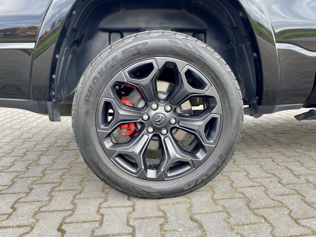 Dodge 1500 RAM LIMITED NIGHT 5.7 V8 4x4 PANO LUCHTVERING