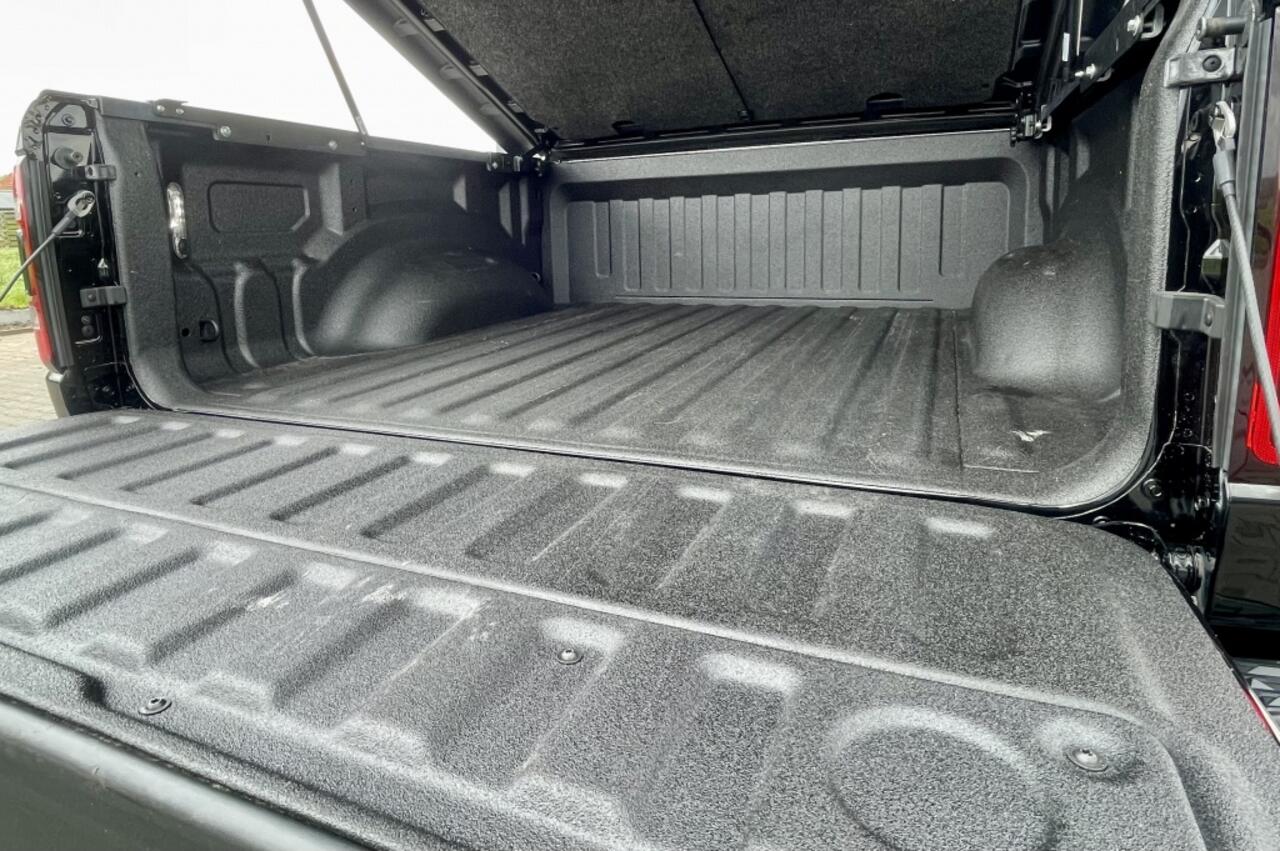 Dodge 1500 RAM LIMITED NIGHT 5.7 V8 4x4 PANO LUCHTVERING