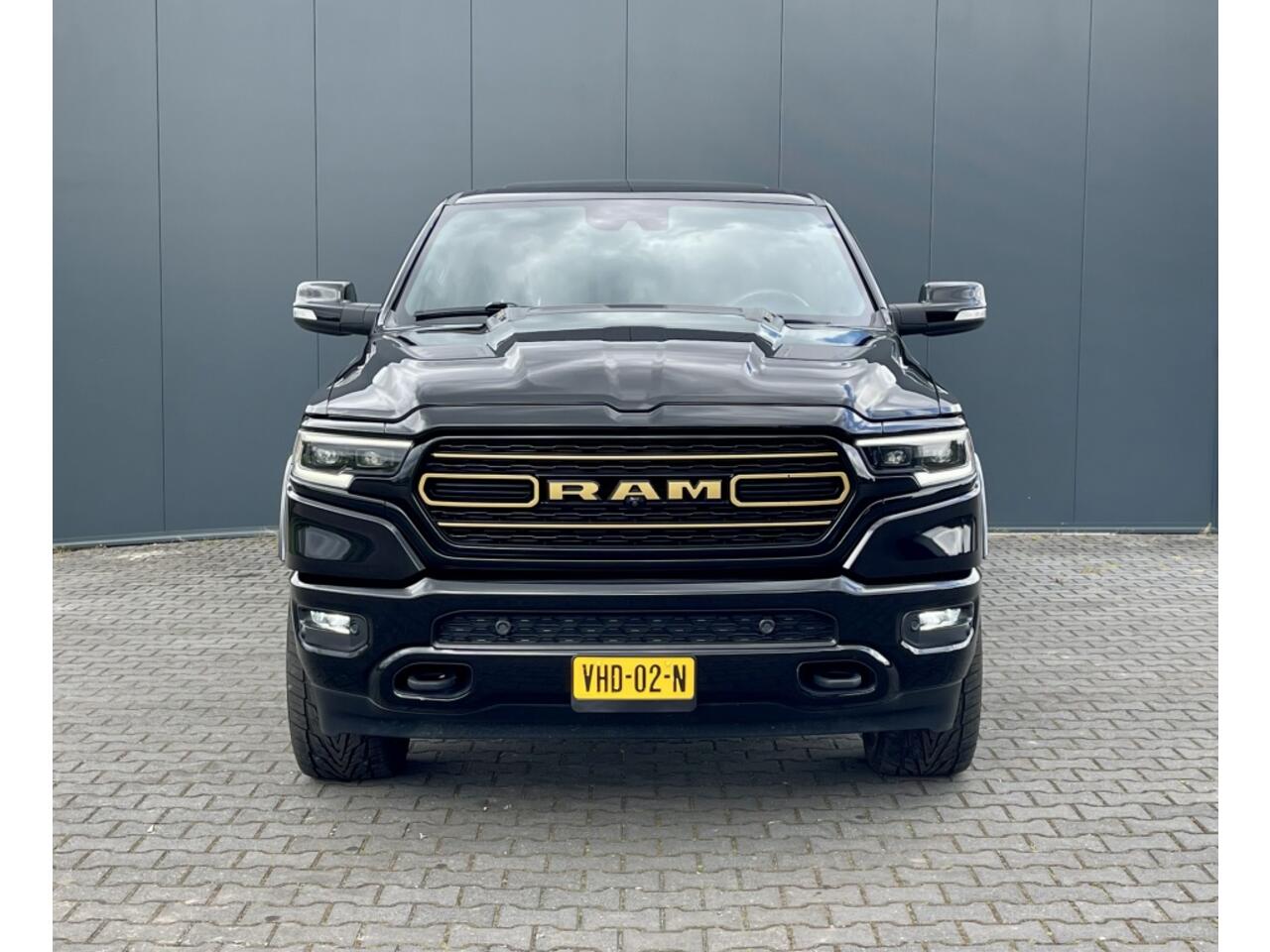Dodge 1500 RAM LIMITED NIGHT 5.7 V8 4x4 PANO LUCHTVERING