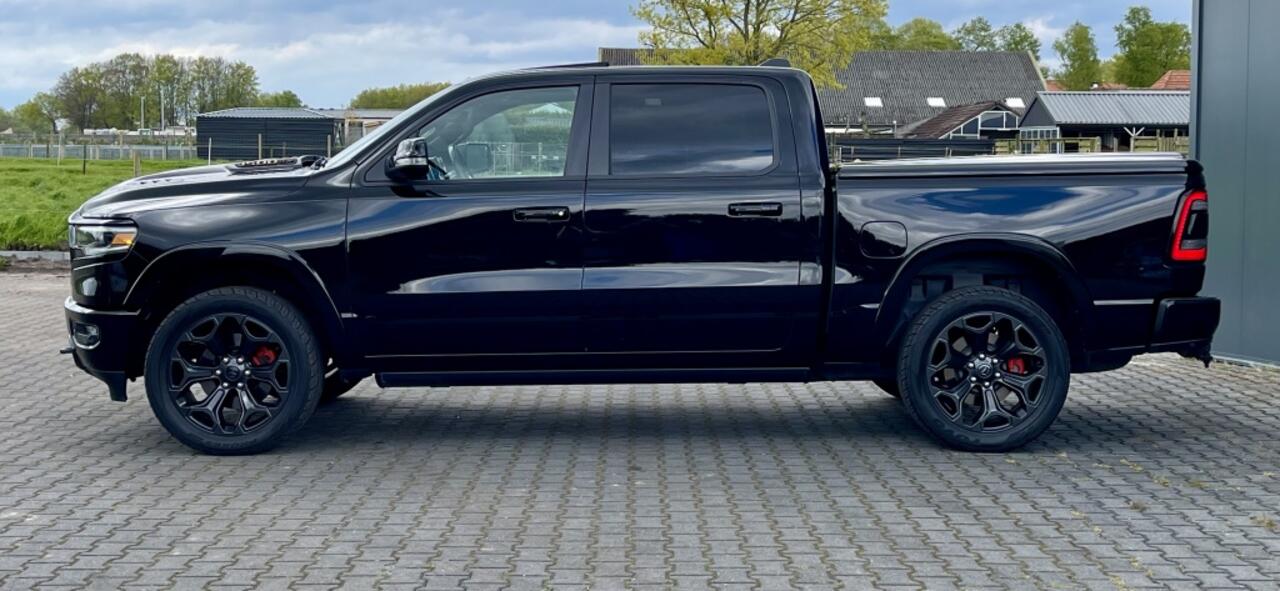 Dodge 1500 RAM LIMITED NIGHT 5.7 V8 4x4 PANO LUCHTVERING
