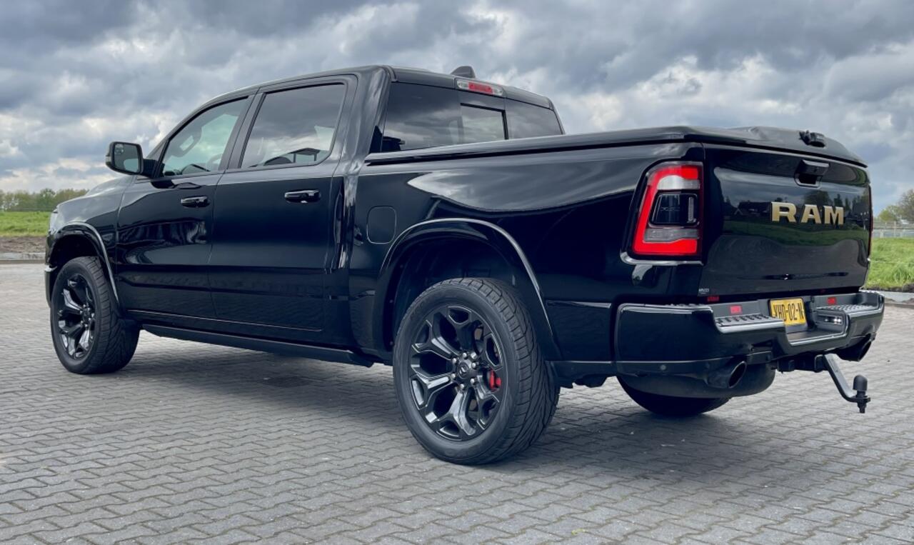 Dodge 1500 RAM LIMITED NIGHT 5.7 V8 4x4 PANO LUCHTVERING