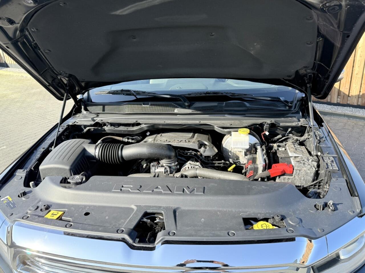 Dodge 1500 RAM 5.7 V8 HEMI 4X4 6 PERSOONS! PANO LPG G3