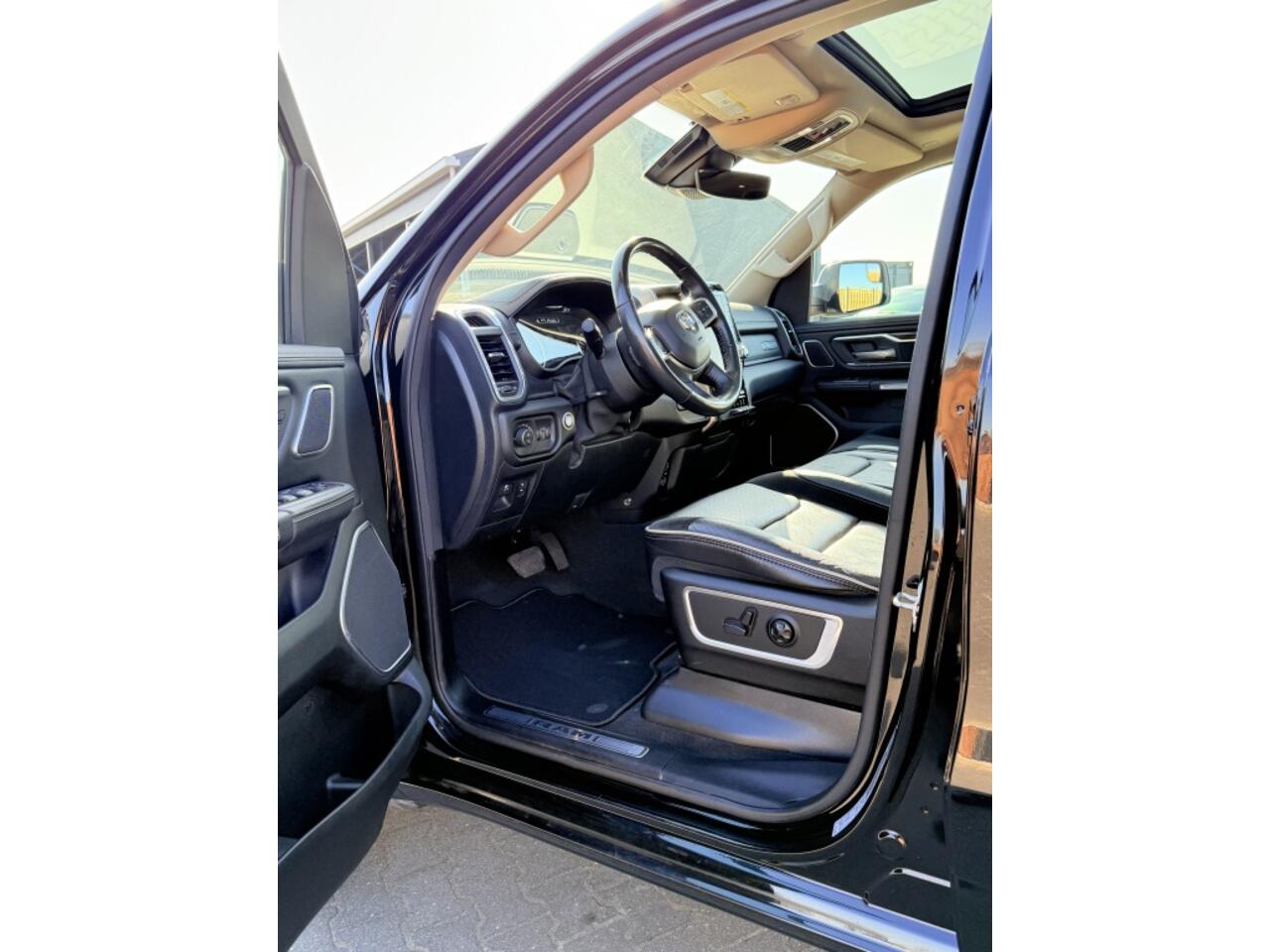 Dodge 1500 RAM 5.7 V8 HEMI 4X4 6 PERSOONS! PANO LPG G3