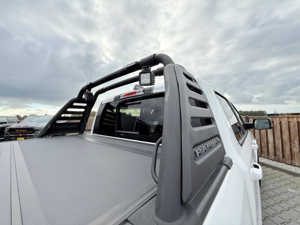 Dodge 1500 RAM 5.7 HEMI V8 LARAMIE 4X4 22" TUFF WHEELS