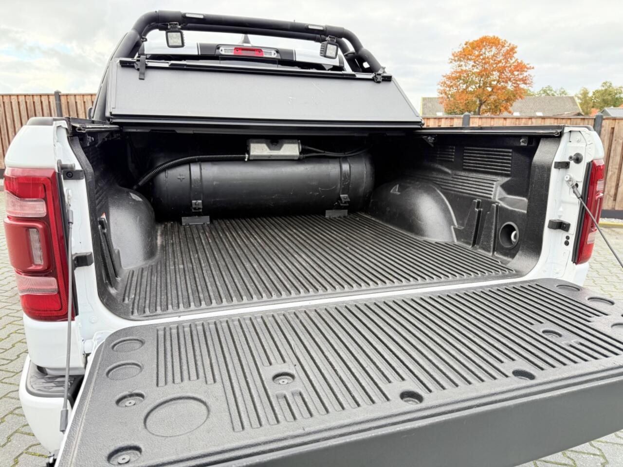 Dodge 1500 RAM 5.7 HEMI V8 LARAMIE 4X4 22" TUFF WHEELS