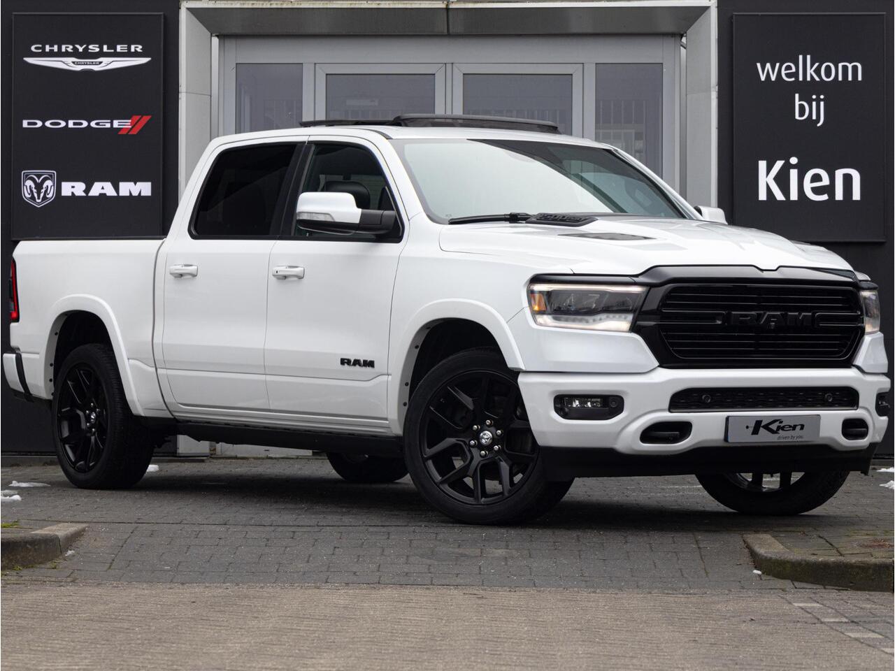 Dodge 1500 Ram 5.7 V8 4x4 Crew Cab Laramie Night | Luchtvering | Elektrische side steps |