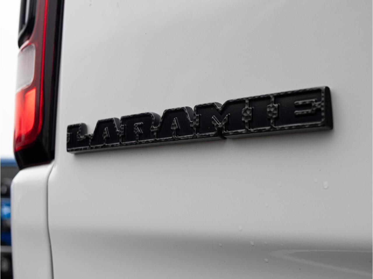 Dodge 1500 Ram 5.7 V8 4x4 Crew Cab Laramie Night | Luchtvering | Elektrische side steps |