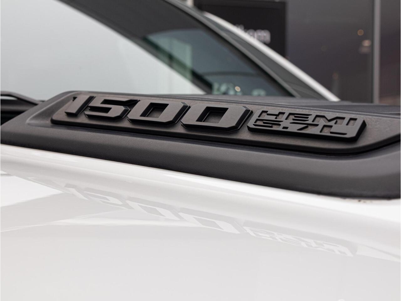 Dodge 1500 Ram 5.7 V8 4x4 Crew Cab Laramie Night | Luchtvering | Elektrische side steps |