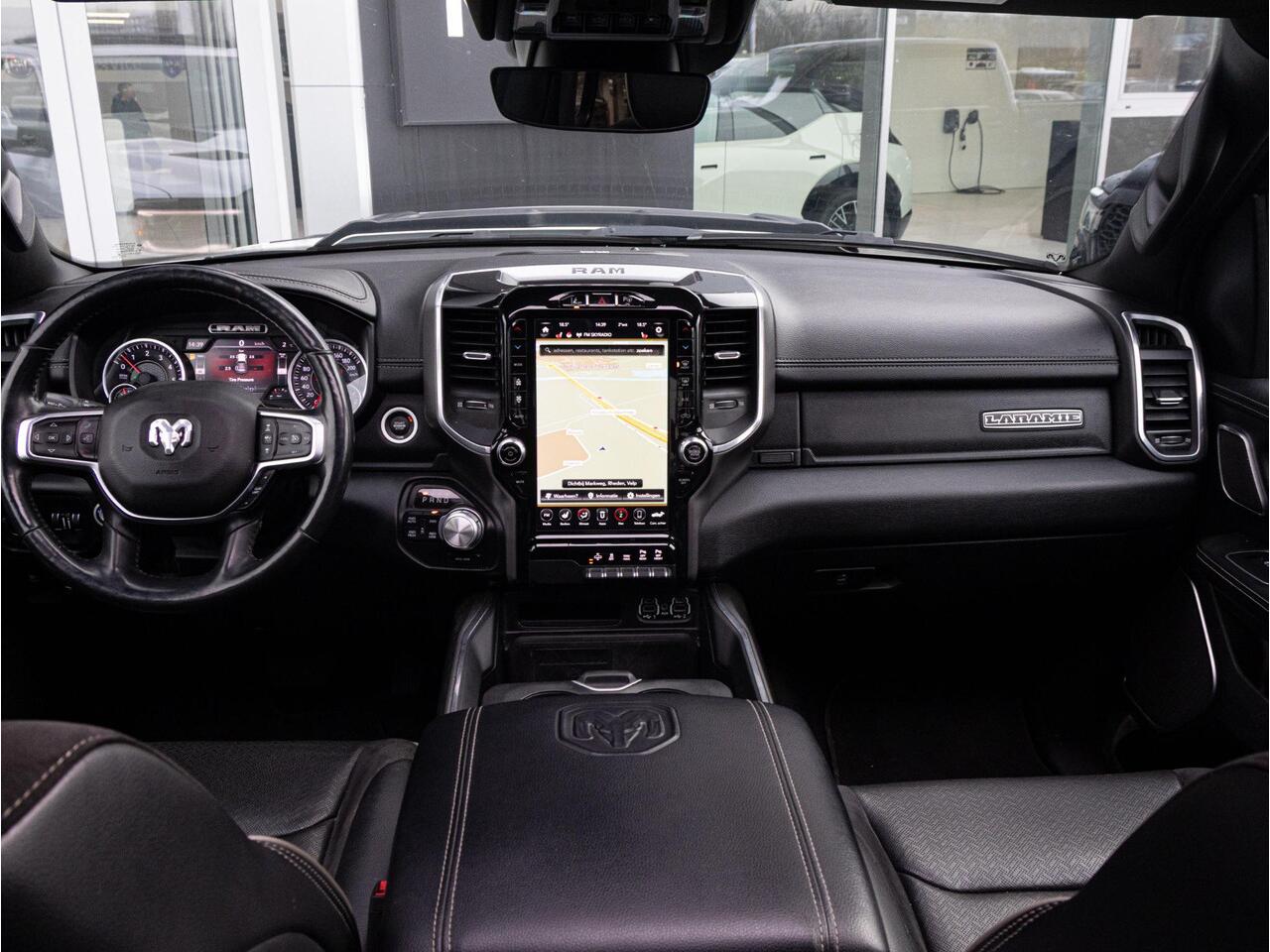 Dodge 1500 Ram 5.7 V8 4x4 Crew Cab Laramie Night | Luchtvering | Elektrische side steps |