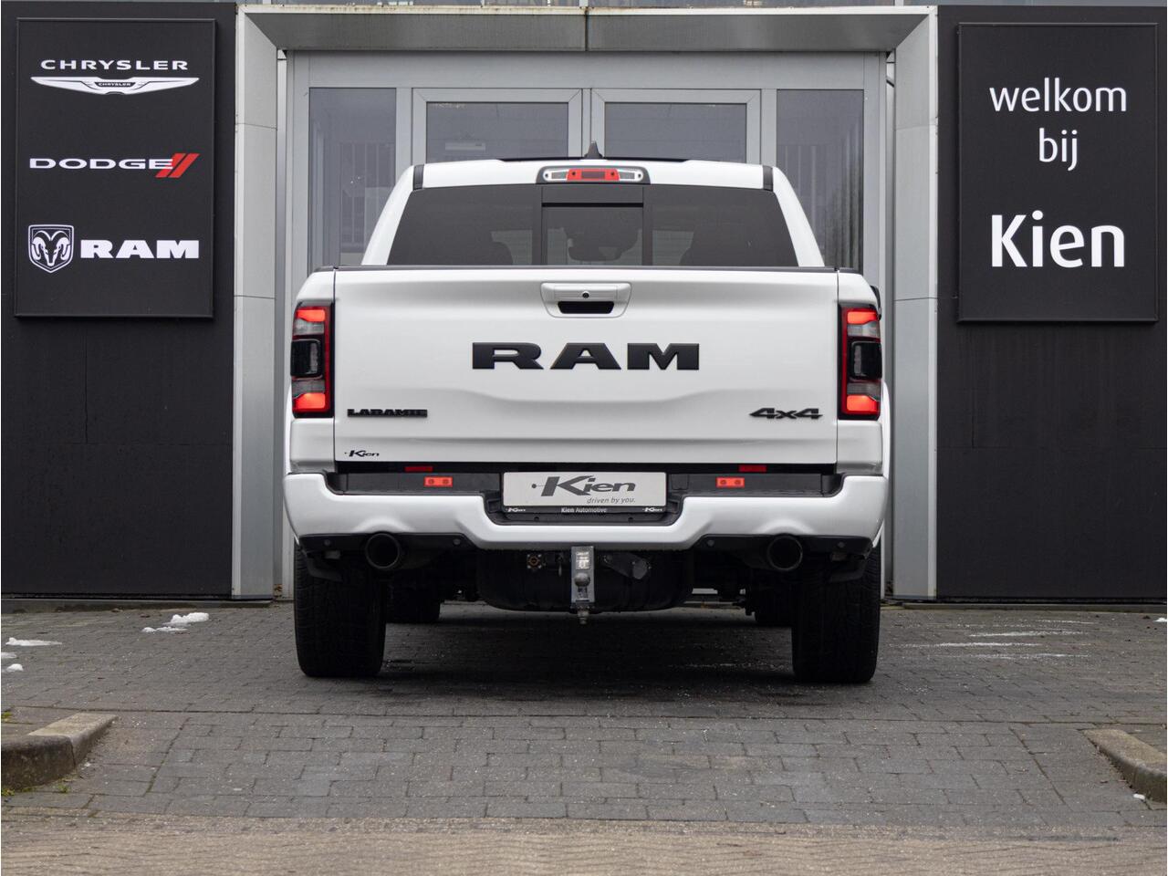 Dodge 1500 Ram 5.7 V8 4x4 Crew Cab Laramie Night | Luchtvering | Elektrische side steps |